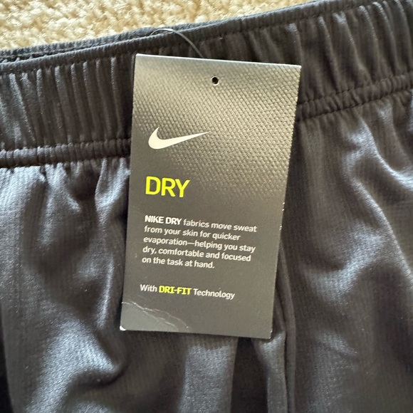Boys Nike Dry-Fit Set XL NWT - Picture 3 of 3